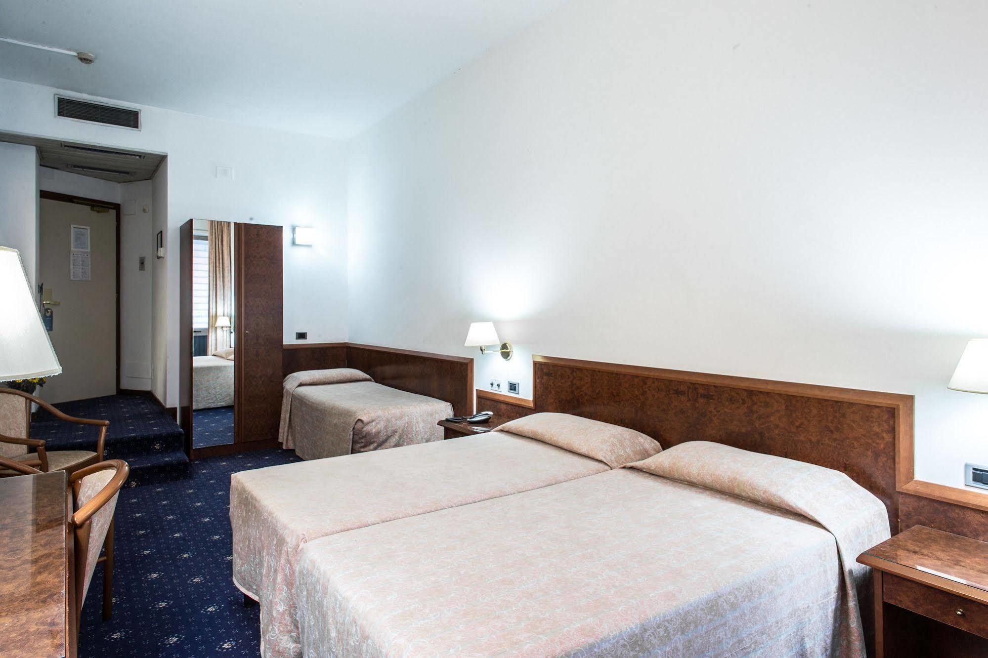 Hotel Mirage Флоренция Экстерьер фото